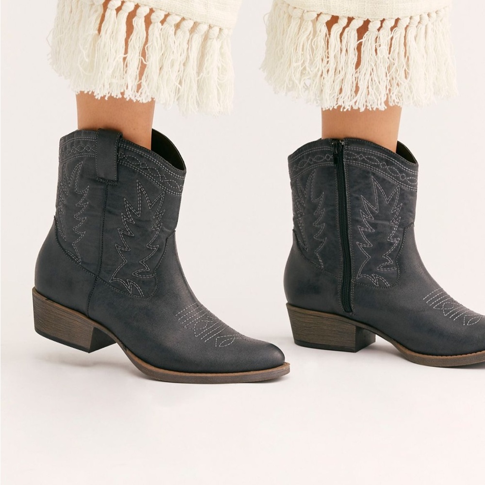 Free People Vegan Ranch Boot by Matisse. Size:9.5 Never worn
